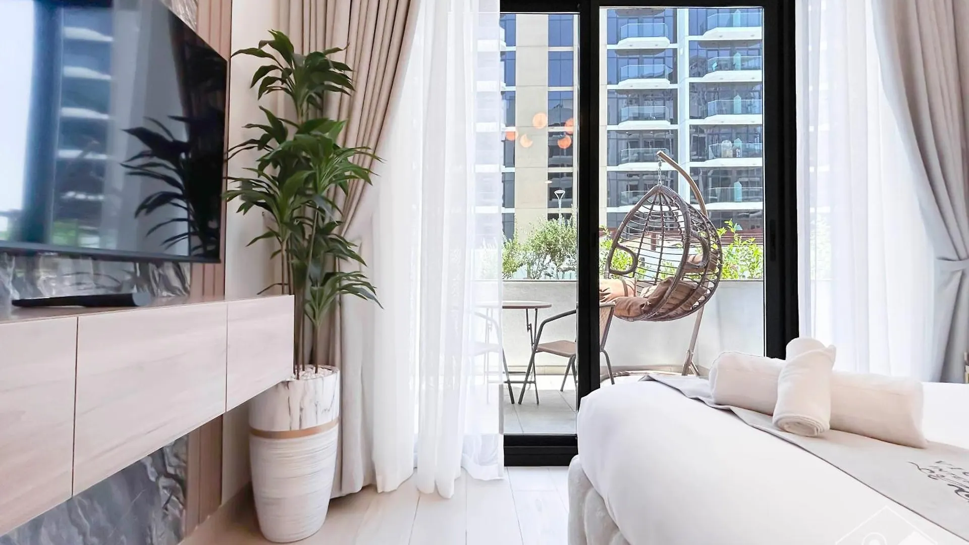 Charming Studio With Balcony In Azizi Riviera Dubai