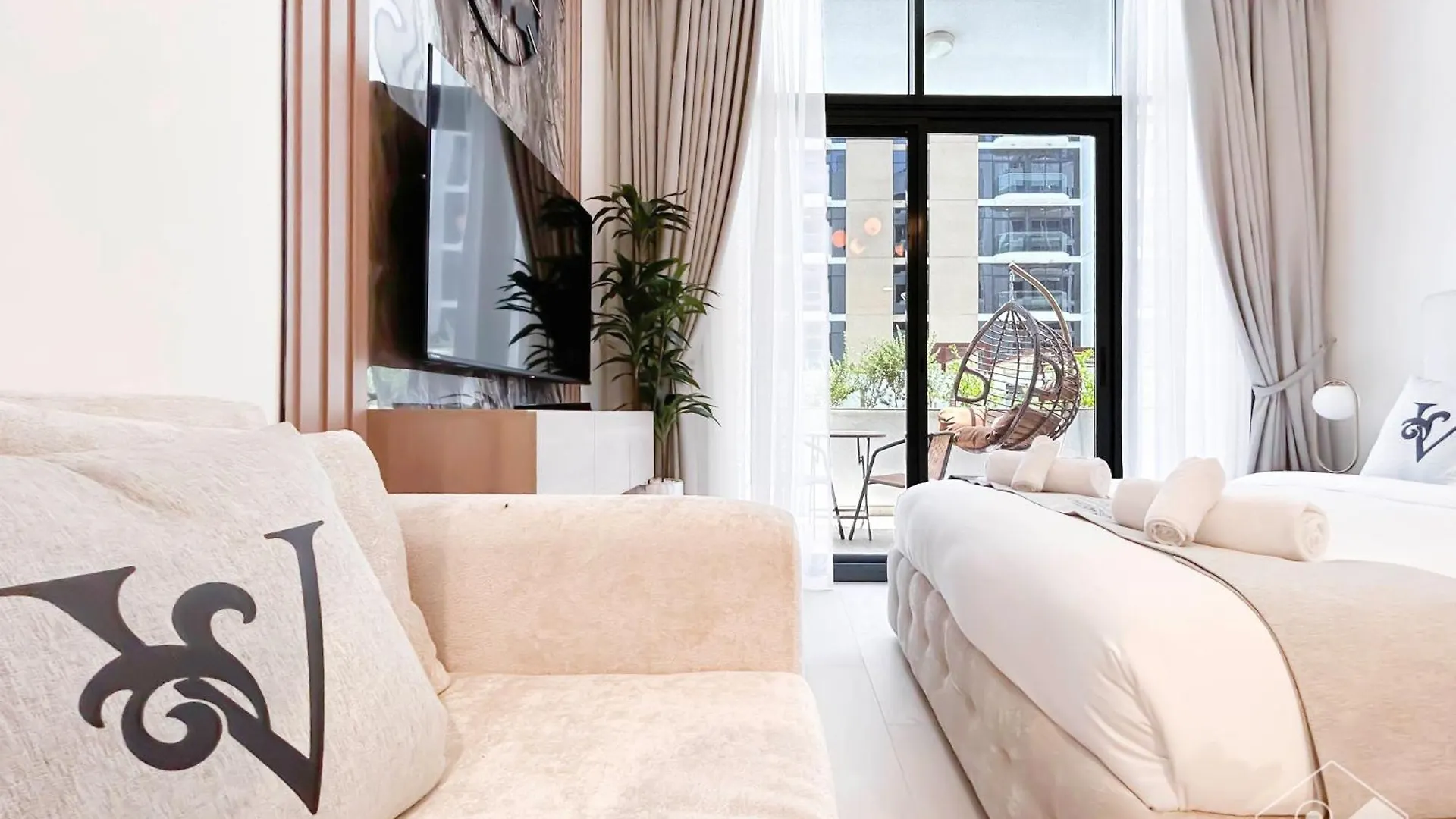 Charming Studio With Balcony In Azizi Riviera Dubai
